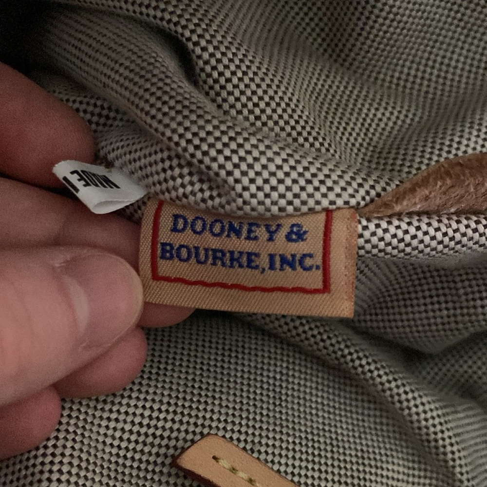 Dooney & Bourke signature shoulder bag. K664407 - Picture 2 of 16